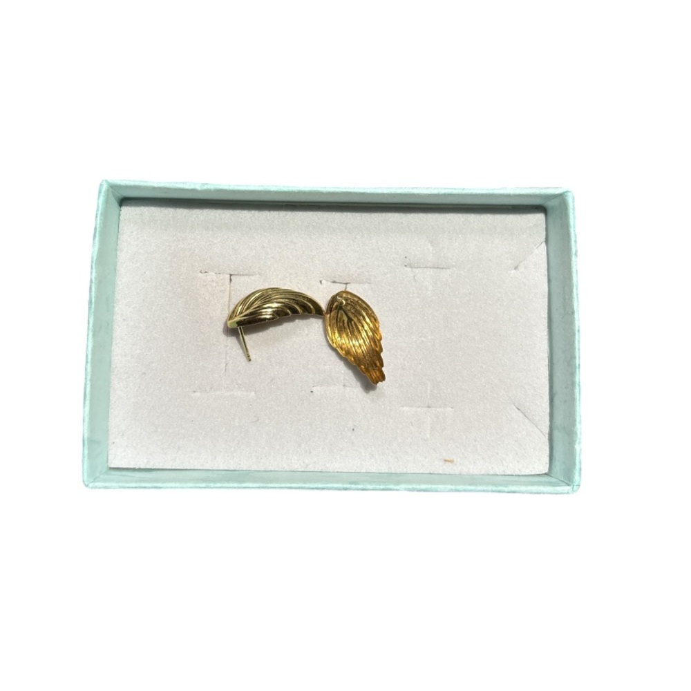 14k Elegant Gold Earrings - Picture 4 of 5
